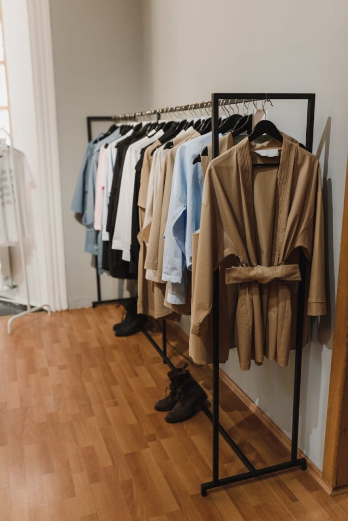 SHEIN paga influenciadores com roupas? Veja como entrar